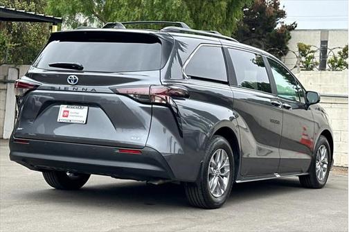 2025 Toyota Sienna XLE 8 Passenger