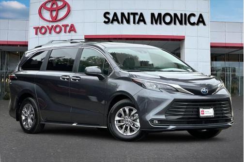 2025 Toyota Sienna XLE 8 Passenger