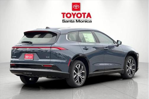 2025 Toyota Crown Signia XLE