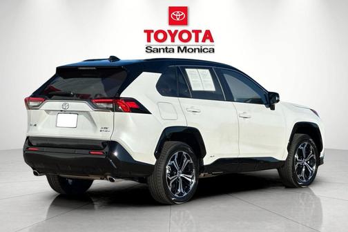 2025 Toyota RAV4 Hybrid SE