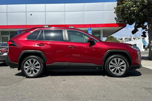 2021 Toyota RAV4 XLE Premium