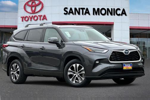 Magnetic Gray Metallic 2023 Toyota Highlander Hybrid XLE