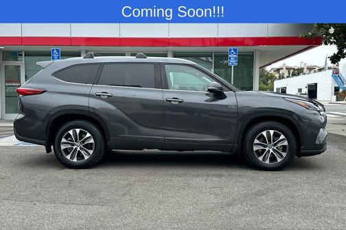 Magnetic Gray Metallic 2023 Toyota Highlander Hybrid XLE