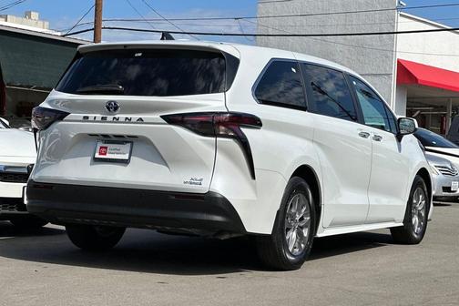 2023 Toyota Sienna XLE 7 Passenger
