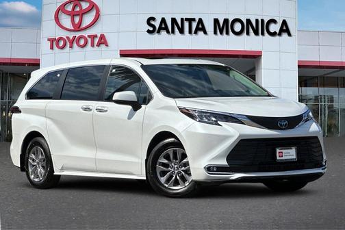 2023 Toyota Sienna XLE 7 Passenger