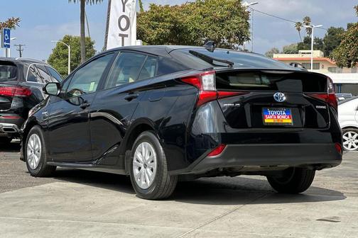 2021 Toyota Prius LE