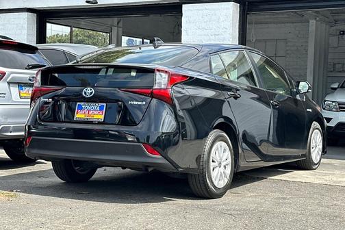 2021 Toyota Prius LE