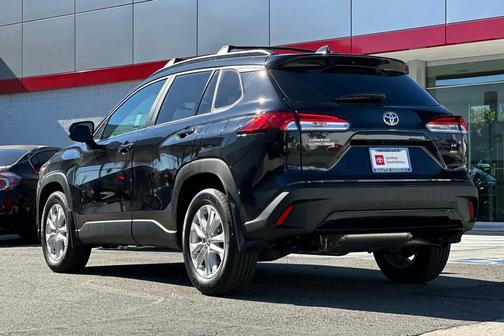 2025 Toyota Corolla Cross LE