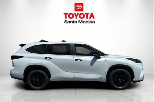 2025 Toyota Highlander Hybrid XLE