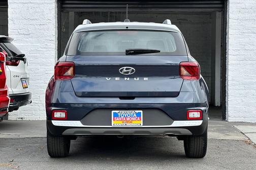 2023 Hyundai VENUE Limited