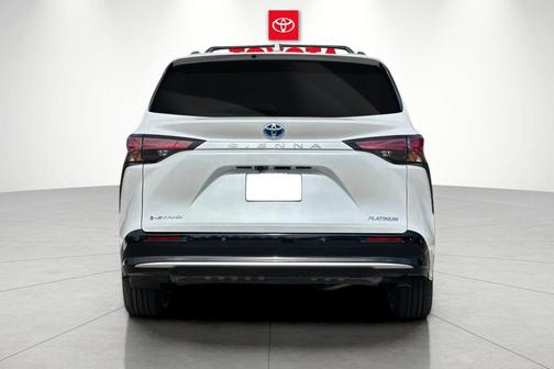 2025 Toyota Sienna Platinum