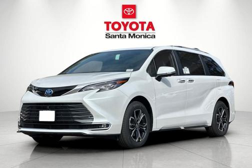2025 Toyota Sienna Platinum