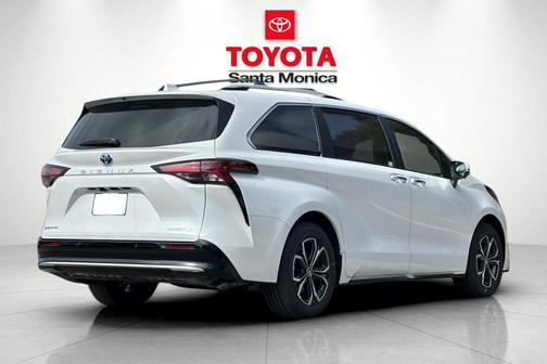 2025 Toyota Sienna Platinum