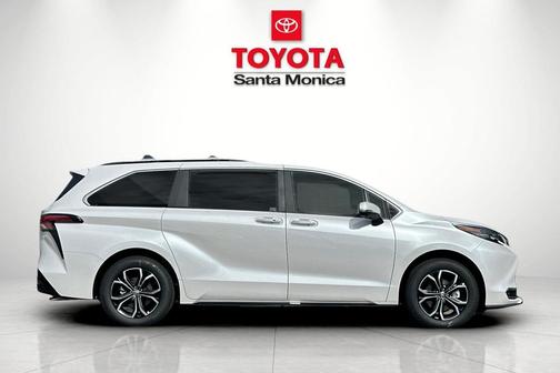 2025 Toyota Sienna Platinum