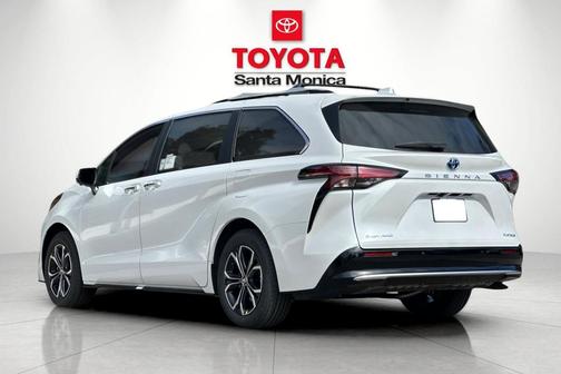 2025 Toyota Sienna Platinum