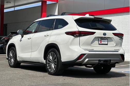 2021 Toyota Highlander Hybrid Platinum