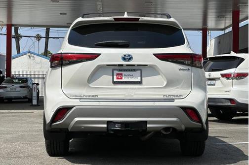 2021 Toyota Highlander Hybrid Platinum