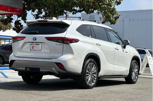 2021 Toyota Highlander Hybrid Platinum