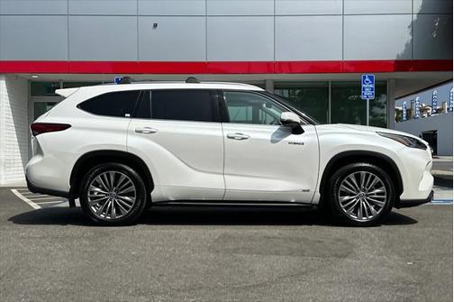2021 Toyota Highlander Hybrid Platinum