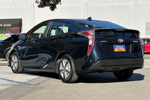 2016 Toyota Prius Three