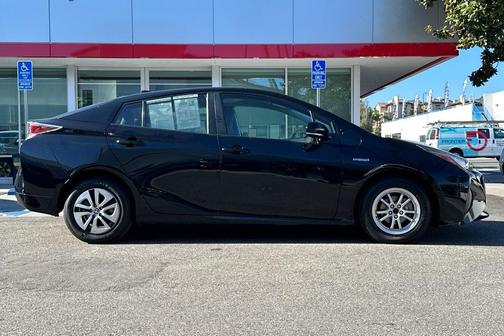 2016 Toyota Prius Three