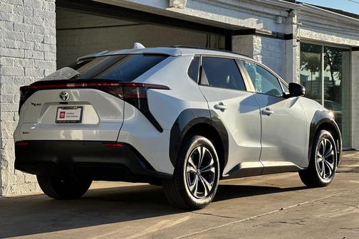 2024 Toyota bZ4X XLE
