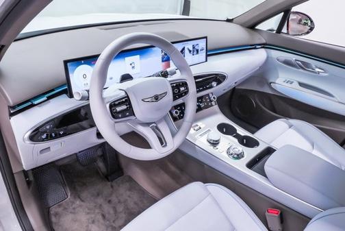 2026 Genesis GV70 2.5T Advanced