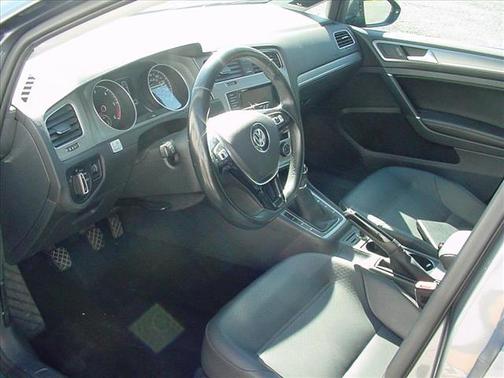 2015 Volkswagen Golf SportWagen TDI SE 4-Door