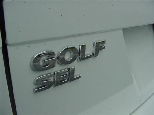 White 2018 Volkswagen Golf SportWagen TSI SEL