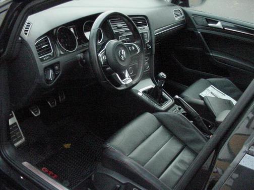 2016 Volkswagen Golf GTI 2.0T SE 4-Door