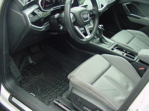 2020 Audi Q3 45 S line Prestige