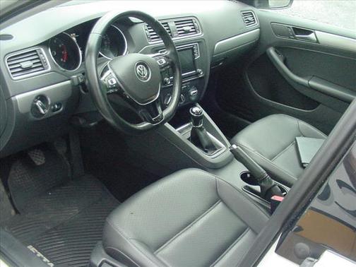 White 2017 Volkswagen Jetta 1.4T SE