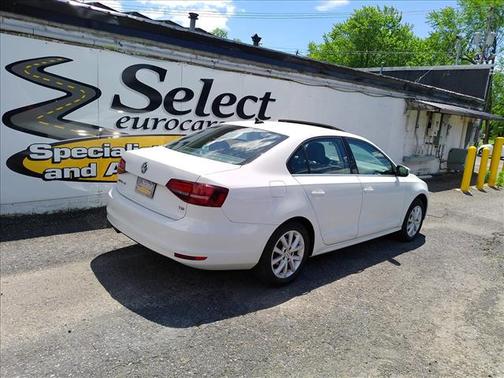 White 2017 Volkswagen Jetta 1.4T SE