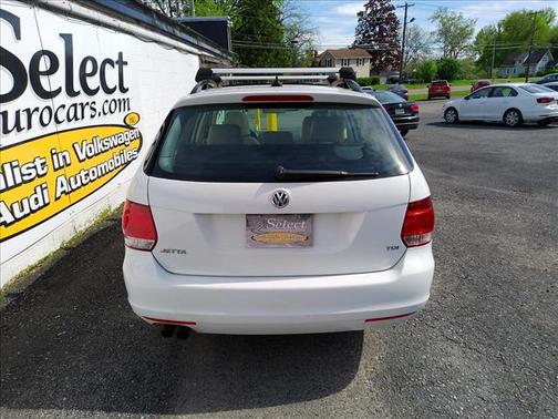White 2014 Volkswagen Jetta SportWagen Manual TDI w/Sunroof & Nav