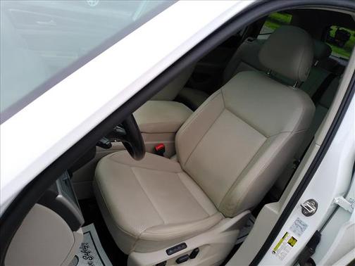 White 2018 Volkswagen Atlas 3.6L SEL