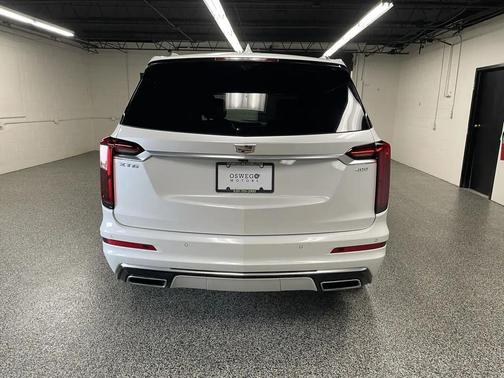 Crystal White Tricoat 2025 Cadillac XT6 Premium Luxury FWD