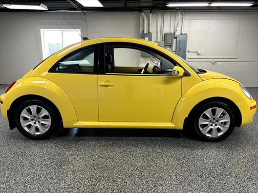 2009 Volkswagen New Beetle S