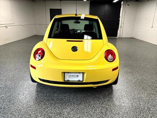 2009 Volkswagen New Beetle S
