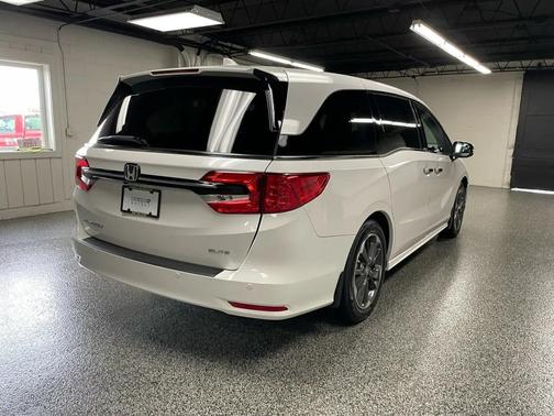 Platinum White Pearl 2024 Honda Odyssey Elite