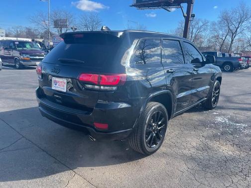 Photo 5 of 15 of 2017 Jeep Grand Cherokee Laredo