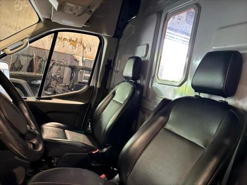 2022 Ford Transit-250 Base