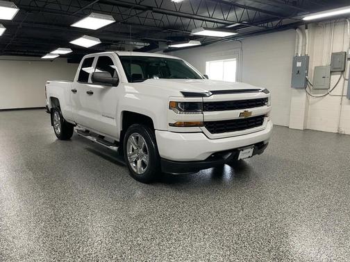 Summit White 2017 Chevrolet Silverado 1500 Custom