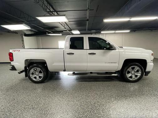 Summit White 2017 Chevrolet Silverado 1500 Custom