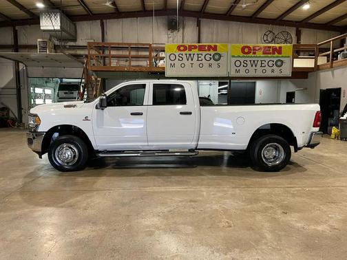 Bright White Clearcoat 2024 RAM 3500 Tradesman Crew Cab 4x4 8' Box