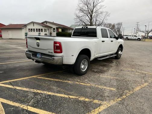 2024 RAM 3500 Tradesman Crew Cab 4x4 8' Box