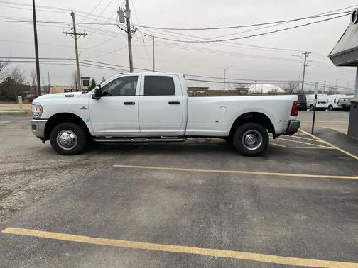 2024 RAM 3500 Tradesman Crew Cab 4x4 8' Box