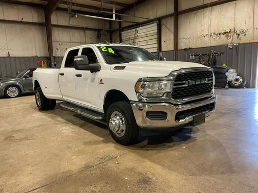 Bright White Clearcoat 2024 RAM 3500 Tradesman Crew Cab 4x4 8' Box