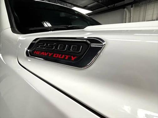 2019 RAM 2500 Laramie Crew Cab 4x4 6'4' Box