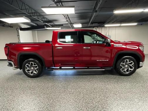 Cayenne Red Tintcoat 2022 GMC Sierra 1500 SLT