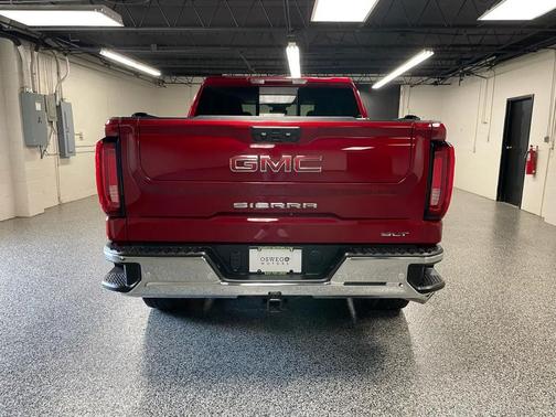 Cayenne Red Tintcoat 2022 GMC Sierra 1500 SLT